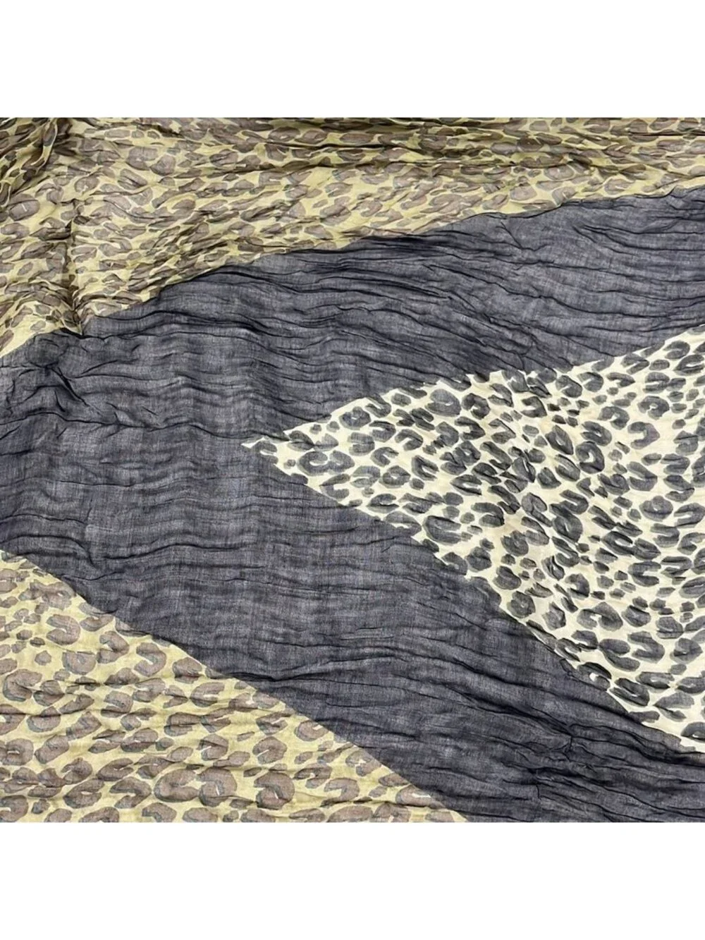Louis Vuitton Shawl Etole Leopard Khaki Vanille Cashmere Silk Scarf